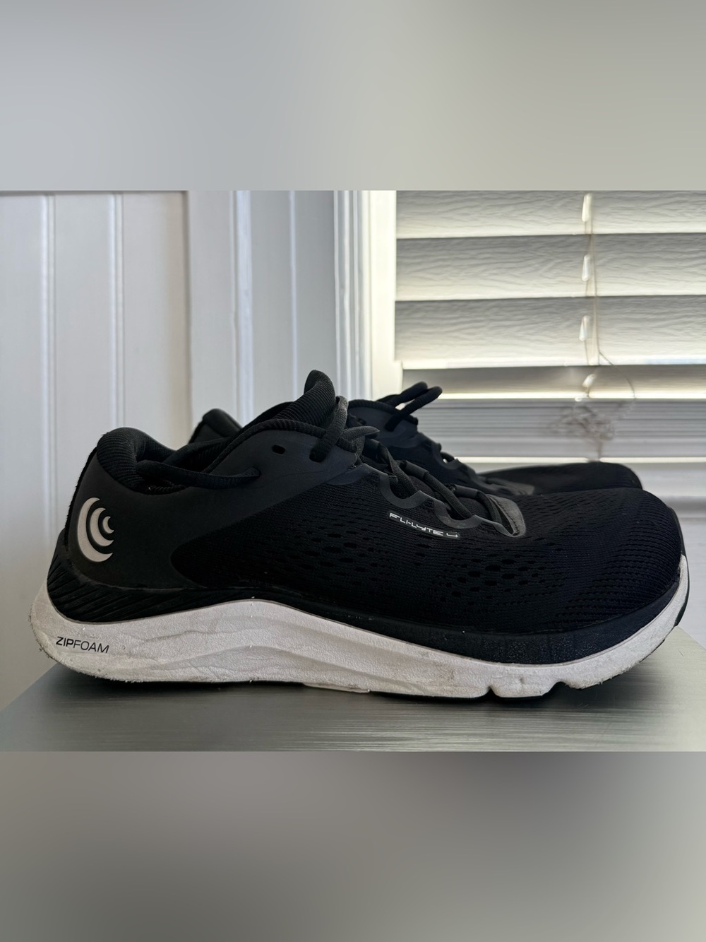 Topo Athletic Fli-Lyte 4 – Women’s Size 7.5 – Black
